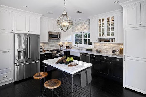 Classic L-shaped Kitchen In Black And White