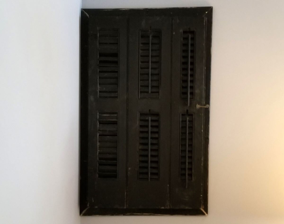 Vintage Shutter Doors (Homeparadis.com)