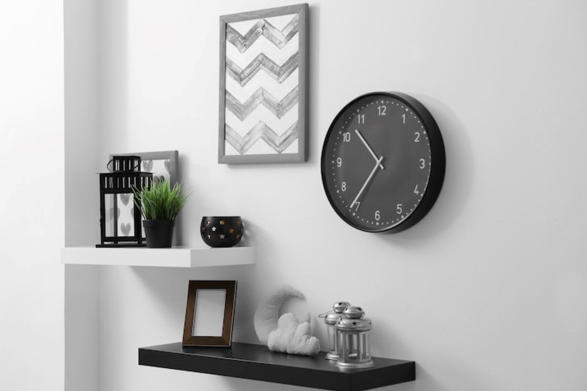 Living room wall clock decor ideas (homeparadis.com)