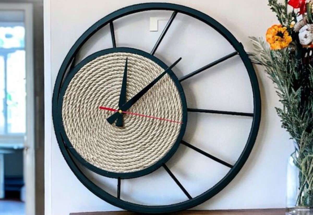 Living room wall clock decor ideas (homeparadis.com)