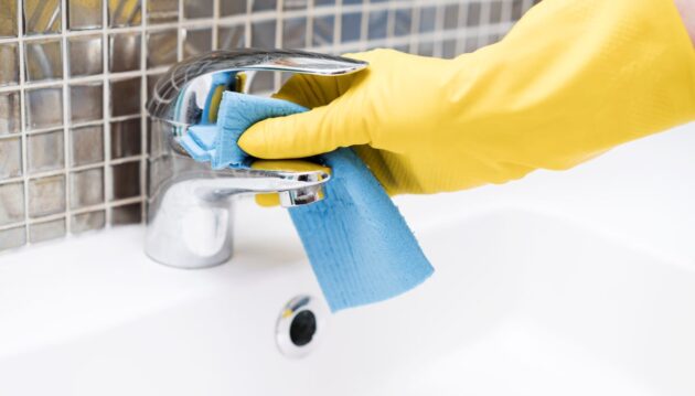 Remove hard water stains (homeparadis.com)