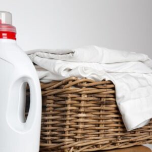 Washing clothes with vinegar (homeparadis.com)